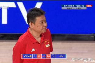 ❄中国男篮领队姚明在小雪中抵达亚预赛西安场馆